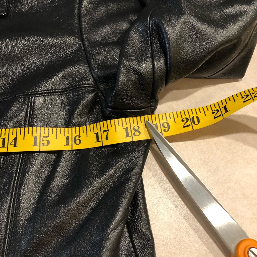 ⭐️ Vintage Wilsons Leather Classic Black Fitted Jacket Size: MEDIUM - Picture 10 of 13